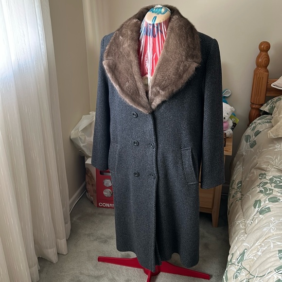 Vintage Winter coat 100% Pure Wool - Picture 1 of 5